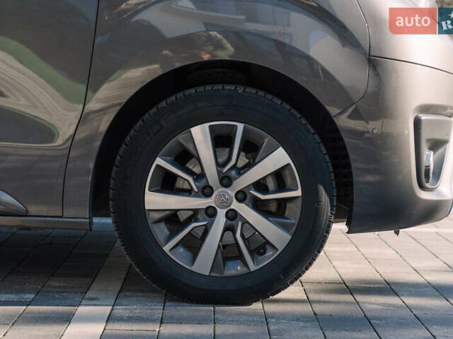 Серый Тойота Proace Verso, объемом двигателя 2 л и пробегом 229 тыс. км за 35000 $, фото 8 на Automoto.ua