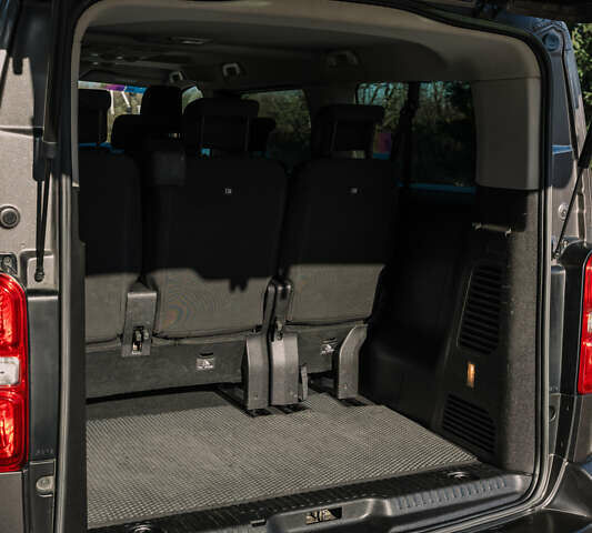 Серый Тойота Proace Verso, объемом двигателя 2 л и пробегом 229 тыс. км за 35000 $, фото 68 на Automoto.ua