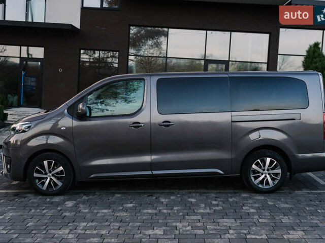 Серый Тойота Proace Verso, объемом двигателя 2 л и пробегом 313 тыс. км за 35000 $, фото 3 на Automoto.ua