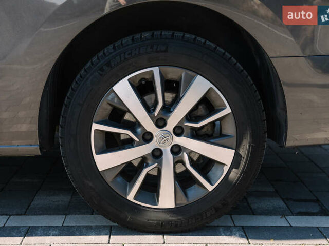 Серый Тойота Proace Verso, объемом двигателя 2 л и пробегом 229 тыс. км за 35000 $, фото 15 на Automoto.ua