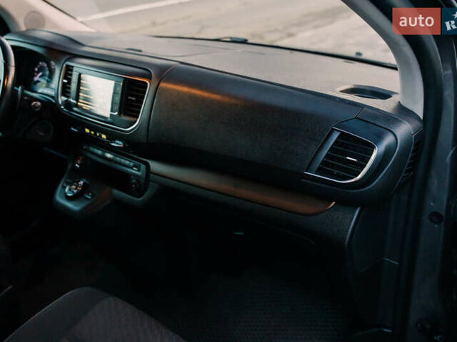 Серый Тойота Proace Verso, объемом двигателя 2 л и пробегом 313 тыс. км за 35000 $, фото 34 на Automoto.ua