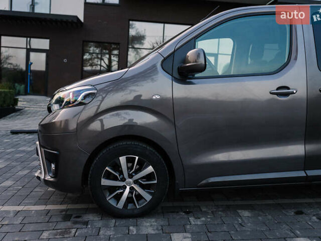 Серый Тойота Proace Verso, объемом двигателя 2 л и пробегом 313 тыс. км за 35000 $, фото 12 на Automoto.ua