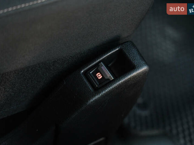 Серый Тойота Proace Verso, объемом двигателя 2 л и пробегом 229 тыс. км за 35000 $, фото 55 на Automoto.ua