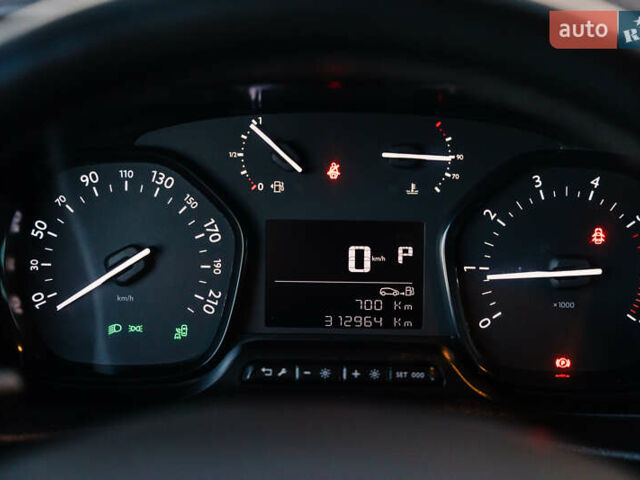 Серый Тойота Proace Verso, объемом двигателя 2 л и пробегом 313 тыс. км за 35000 $, фото 38 на Automoto.ua