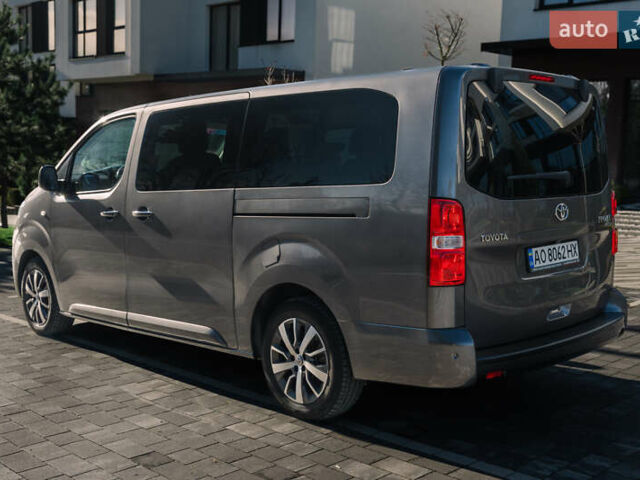 Серый Тойота Proace Verso, объемом двигателя 2 л и пробегом 229 тыс. км за 32000 $, фото 4 на Automoto.ua