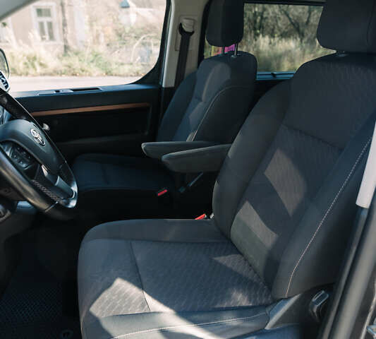 Серый Тойота Proace Verso, объемом двигателя 2 л и пробегом 229 тыс. км за 35000 $, фото 33 на Automoto.ua