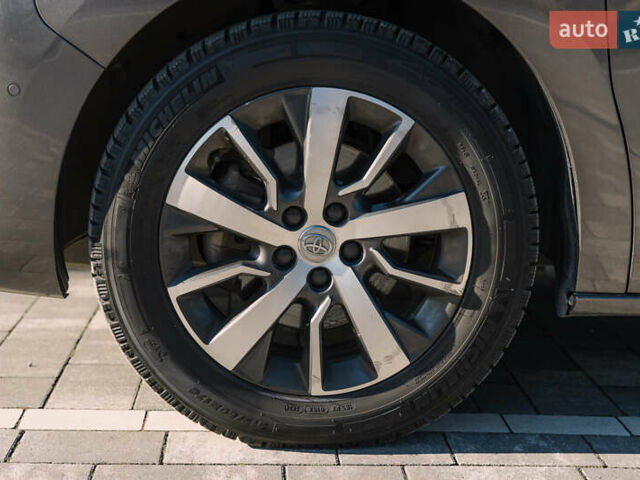 Серый Тойота Proace Verso, объемом двигателя 2 л и пробегом 229 тыс. км за 35000 $, фото 18 на Automoto.ua