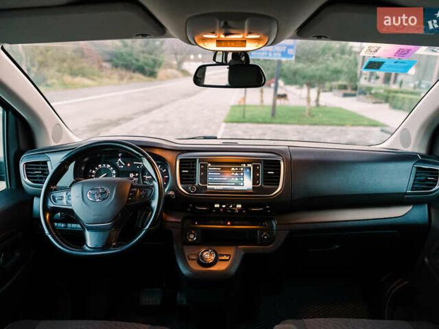 Серый Тойота Proace Verso, объемом двигателя 2 л и пробегом 313 тыс. км за 35000 $, фото 45 на Automoto.ua