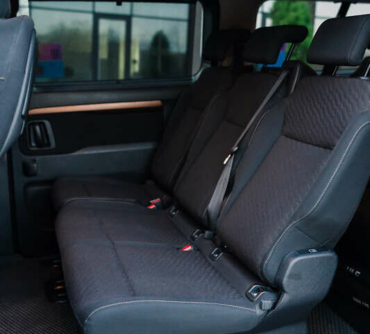 Серый Тойота Proace Verso, объемом двигателя 2 л и пробегом 313 тыс. км за 35000 $, фото 44 на Automoto.ua