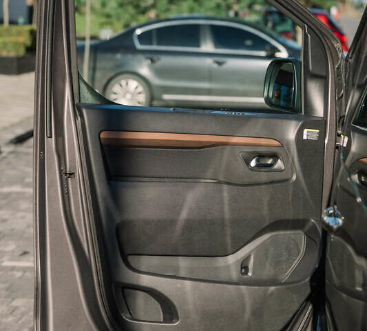 Серый Тойота Proace Verso, объемом двигателя 2 л и пробегом 229 тыс. км за 35000 $, фото 28 на Automoto.ua