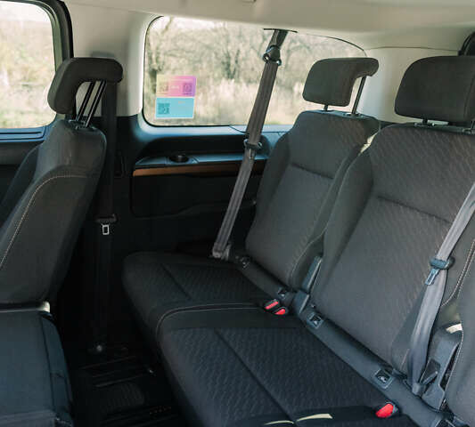 Серый Тойота Proace Verso, объемом двигателя 2 л и пробегом 229 тыс. км за 35000 $, фото 42 на Automoto.ua