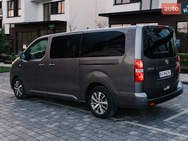 Серый Тойота Proace Verso, объемом двигателя 2 л и пробегом 313 тыс. км за 35000 $, фото 4 на Automoto.ua