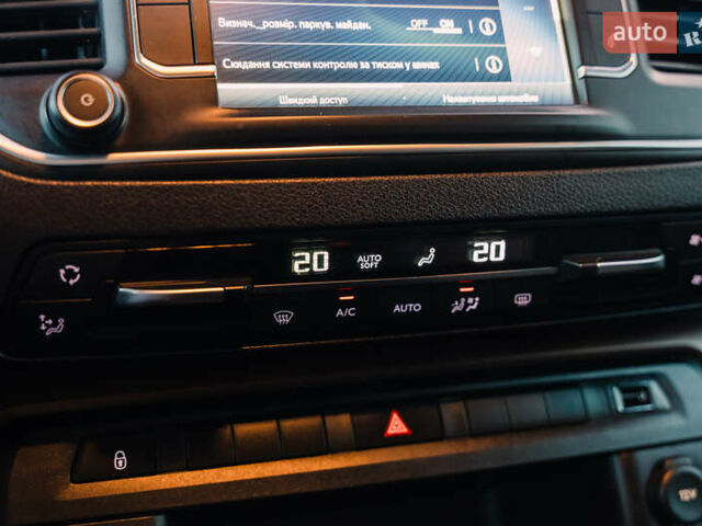 Серый Тойота Proace Verso, объемом двигателя 2 л и пробегом 313 тыс. км за 35000 $, фото 40 на Automoto.ua