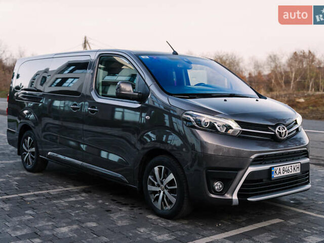 Серый Тойота Proace Verso, объемом двигателя 2 л и пробегом 313 тыс. км за 35000 $, фото 8 на Automoto.ua