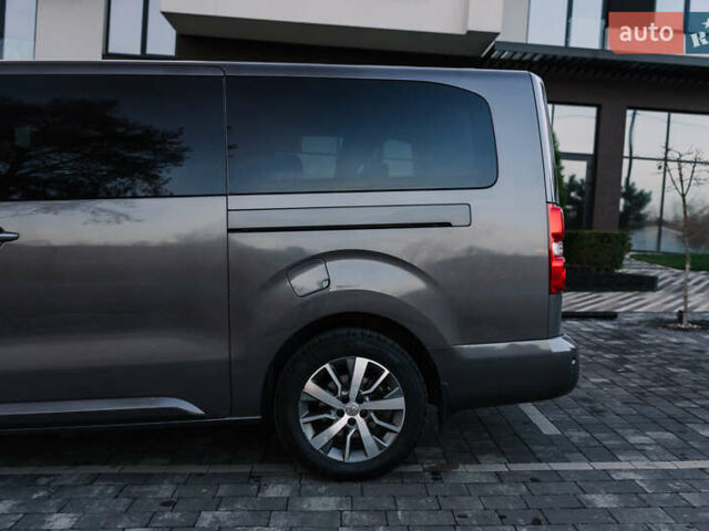 Серый Тойота Proace Verso, объемом двигателя 2 л и пробегом 313 тыс. км за 35000 $, фото 11 на Automoto.ua