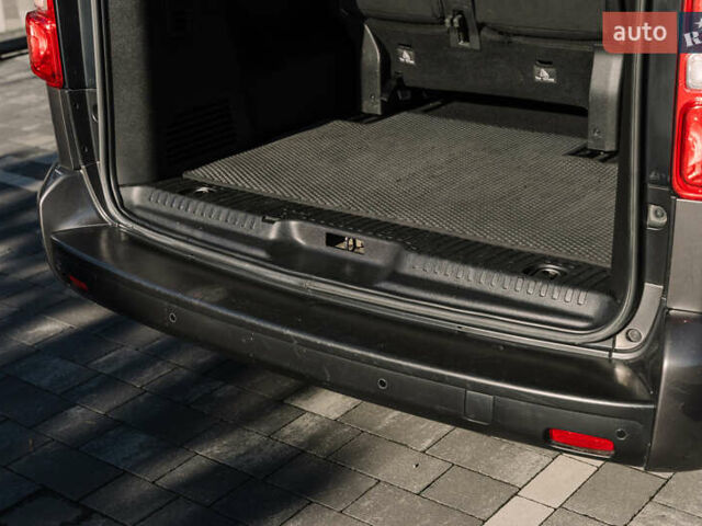 Серый Тойота Proace Verso, объемом двигателя 2 л и пробегом 229 тыс. км за 35000 $, фото 67 на Automoto.ua