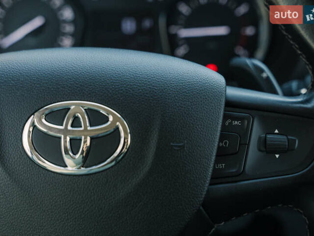 Серый Тойота Proace Verso, объемом двигателя 2 л и пробегом 229 тыс. км за 35000 $, фото 61 на Automoto.ua