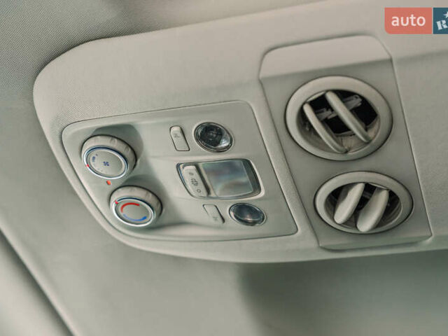 Серый Тойота Proace Verso, объемом двигателя 2 л и пробегом 229 тыс. км за 35000 $, фото 36 на Automoto.ua