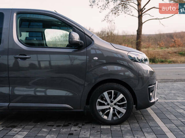 Серый Тойота Proace Verso, объемом двигателя 2 л и пробегом 313 тыс. км за 35000 $, фото 9 на Automoto.ua