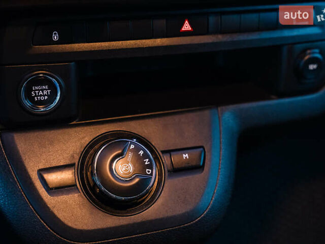 Серый Тойота Proace Verso, объемом двигателя 2 л и пробегом 313 тыс. км за 35000 $, фото 41 на Automoto.ua