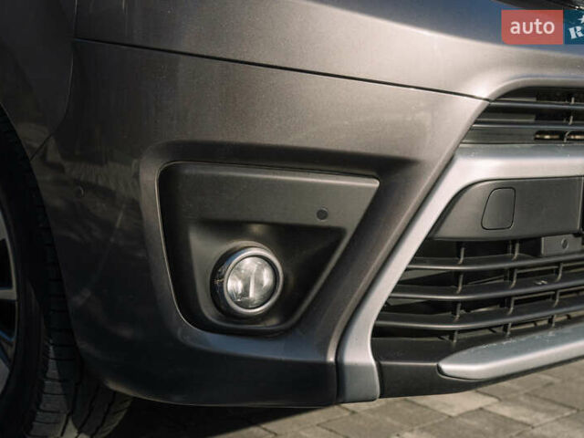 Серый Тойота Proace Verso, объемом двигателя 2 л и пробегом 229 тыс. км за 35000 $, фото 21 на Automoto.ua