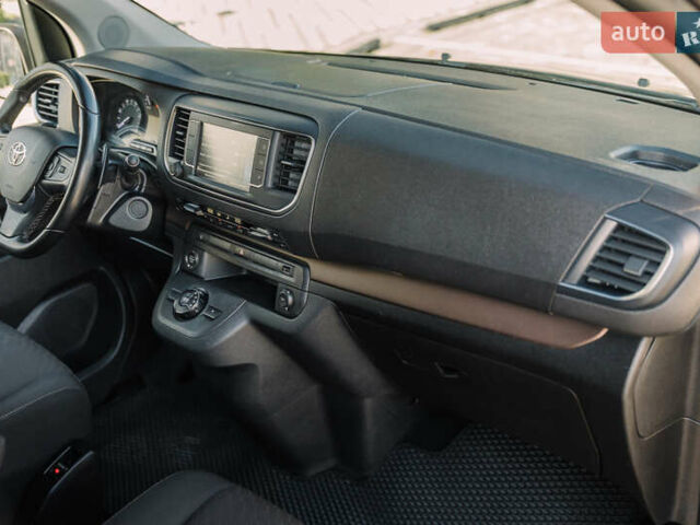 Серый Тойота Proace Verso, объемом двигателя 2 л и пробегом 229 тыс. км за 35000 $, фото 54 на Automoto.ua