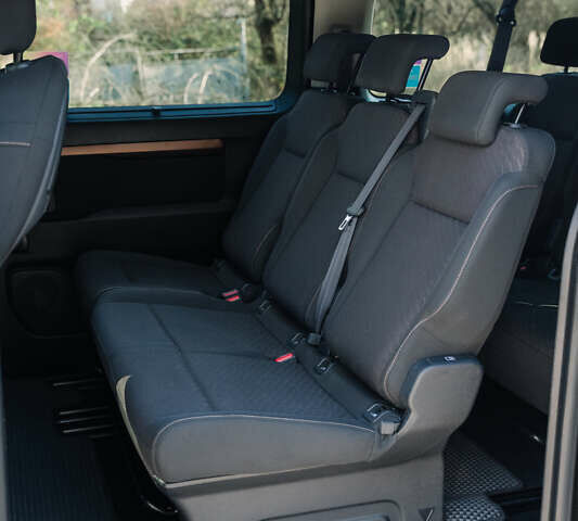 Серый Тойота Proace Verso, объемом двигателя 2 л и пробегом 229 тыс. км за 35000 $, фото 40 на Automoto.ua