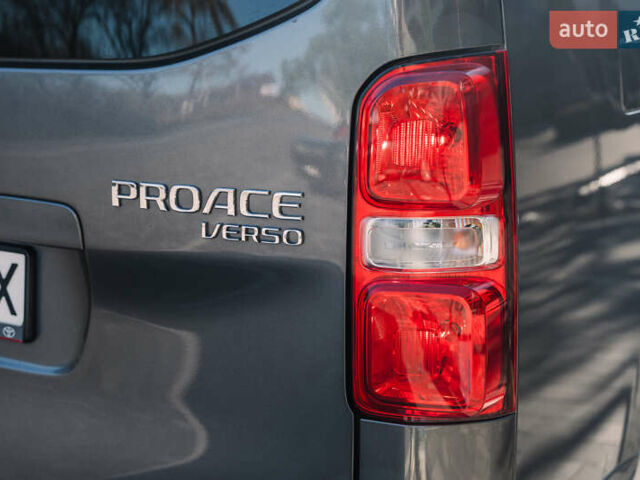 Серый Тойота Proace Verso, объемом двигателя 2 л и пробегом 229 тыс. км за 35000 $, фото 12 на Automoto.ua
