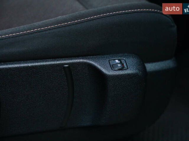 Серый Тойота Proace Verso, объемом двигателя 2 л и пробегом 313 тыс. км за 35000 $, фото 33 на Automoto.ua