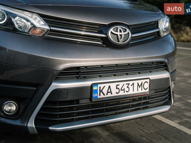 Сірий Тойота Proace Verso, об'ємом двигуна 2 л та пробігом 212 тис. км за 38000 $, фото 19 на Automoto.ua