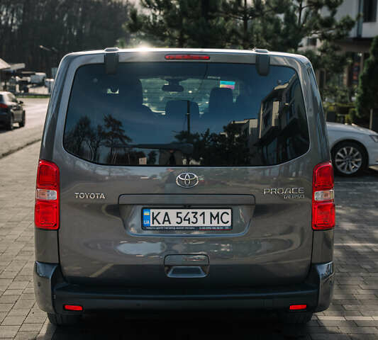 Сірий Тойота Proace Verso, об'ємом двигуна 2 л та пробігом 212 тис. км за 38000 $, фото 4 на Automoto.ua