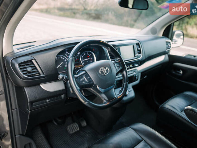 Сірий Тойота Proace Verso, об'ємом двигуна 2 л та пробігом 212 тис. км за 38000 $, фото 30 на Automoto.ua