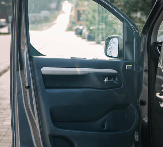 Сірий Тойота Proace Verso, об'ємом двигуна 2 л та пробігом 212 тис. км за 38000 $, фото 27 на Automoto.ua