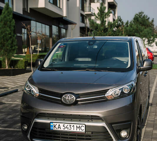 Сірий Тойота Proace Verso, об'ємом двигуна 2 л та пробігом 212 тис. км за 38000 $, фото 1 на Automoto.ua
