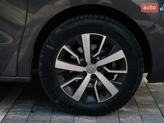 Сірий Тойота Proace Verso, об'ємом двигуна 2 л та пробігом 212 тис. км за 38000 $, фото 12 на Automoto.ua