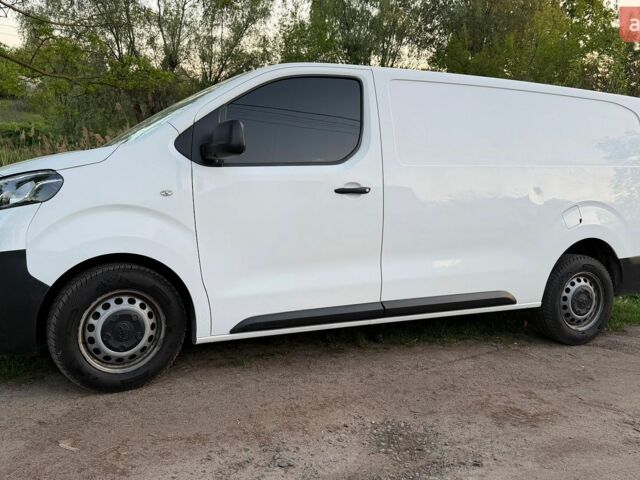 Белый Тойота Proace, объемом двигателя 2 л и пробегом 160 тыс. км за 12900 $, фото 3 на Automoto.ua