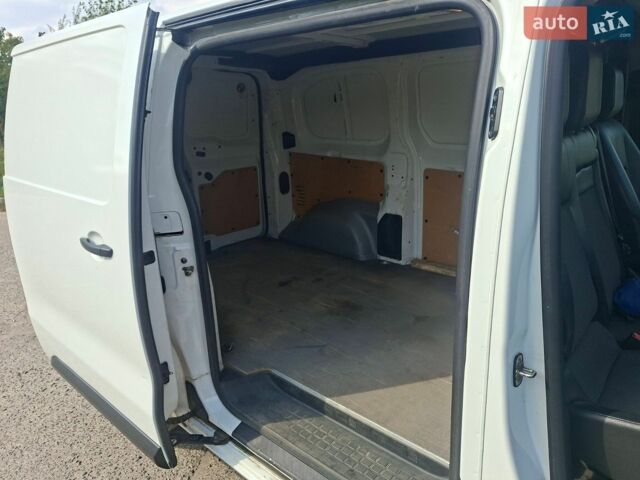 Белый Тойота Proace, объемом двигателя 1.56 л и пробегом 172 тыс. км за 14000 $, фото 10 на Automoto.ua