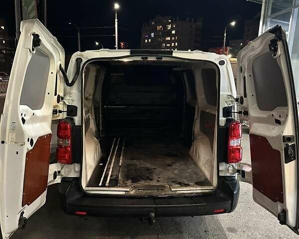 Белый Тойота Proace, объемом двигателя 0 л и пробегом 30 тыс. км за 16950 $, фото 10 на Automoto.ua