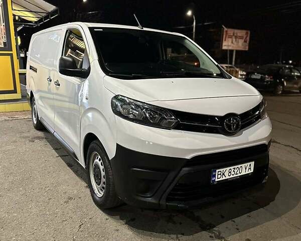 Белый Тойота Proace, объемом двигателя 0 л и пробегом 30 тыс. км за 16950 $, фото 1 на Automoto.ua