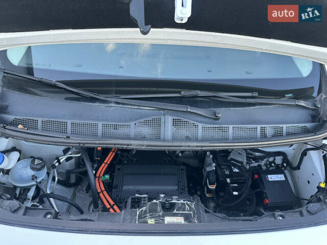 Белый Тойота Proace, объемом двигателя 0 л и пробегом 100 тыс. км за 19900 $, фото 14 на Automoto.ua