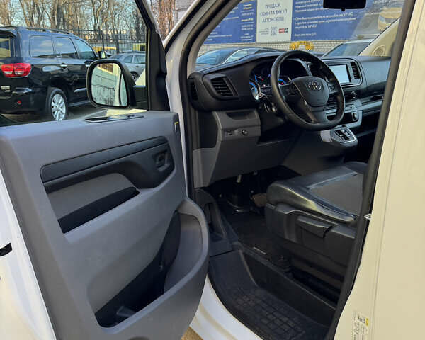 Білий Тойота Proace, об'ємом двигуна 0 л та пробігом 176 тис. км за 18999 $, фото 6 на Automoto.ua