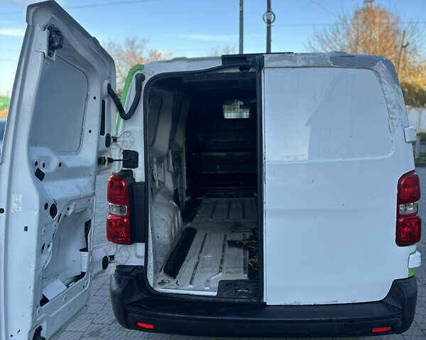 Белый Тойота Proace, объемом двигателя 0 л и пробегом 100 тыс. км за 19900 $, фото 7 на Automoto.ua