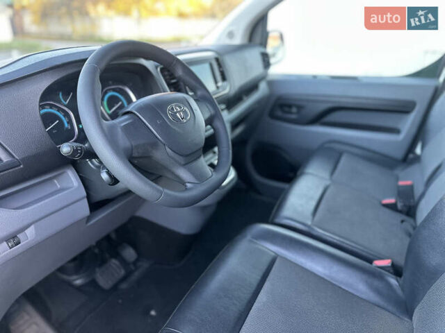 Белый Тойота Proace, объемом двигателя 0 л и пробегом 100 тыс. км за 19900 $, фото 10 на Automoto.ua