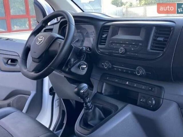 Белый Тойота Proace, объемом двигателя 1.56 л и пробегом 360 тыс. км за 12200 $, фото 19 на Automoto.ua