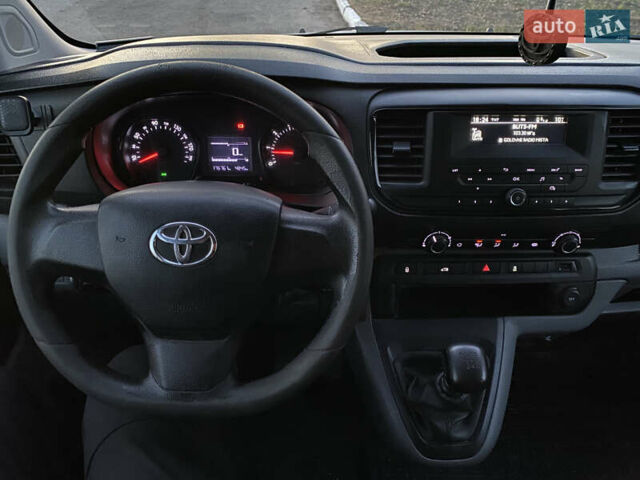 Белый Тойота Proace, объемом двигателя 2 л и пробегом 178 тыс. км за 19999 $, фото 23 на Automoto.ua