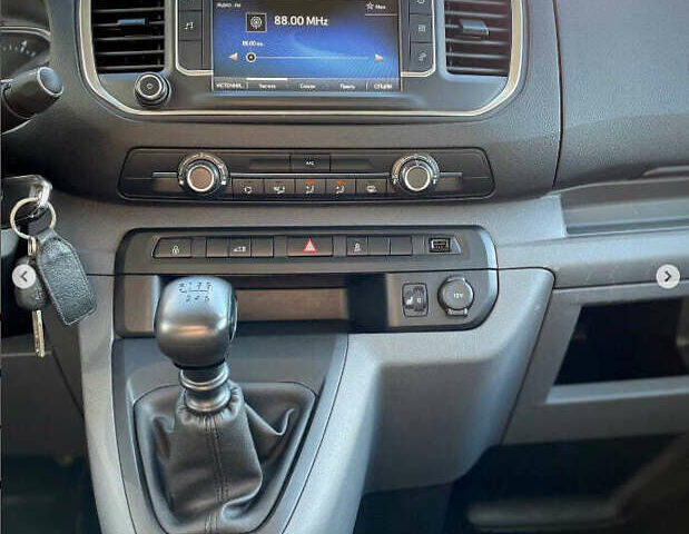 Белый Тойота Proace, объемом двигателя 2 л и пробегом 355 тыс. км за 14072 $, фото 7 на Automoto.ua
