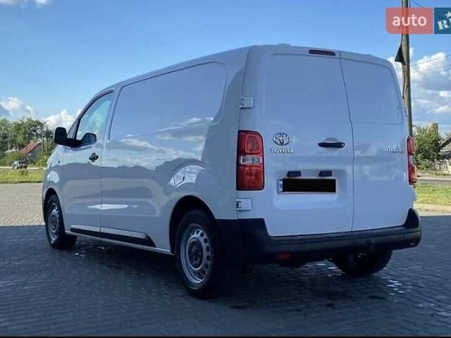 Белый Тойота Proace, объемом двигателя 1.56 л и пробегом 360 тыс. км за 12200 $, фото 4 на Automoto.ua