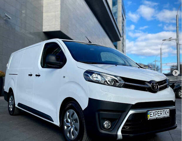 Белый Тойота Proace, объемом двигателя 2 л и пробегом 355 тыс. км за 14072 $, фото 1 на Automoto.ua