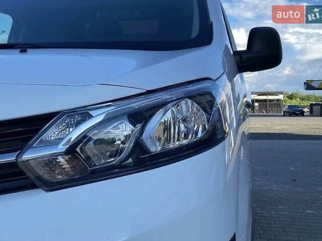 Белый Тойота Proace, объемом двигателя 1.56 л и пробегом 360 тыс. км за 12200 $, фото 9 на Automoto.ua