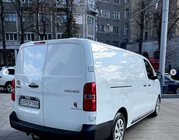 Белый Тойота Proace, объемом двигателя 2 л и пробегом 355 тыс. км за 14072 $, фото 2 на Automoto.ua